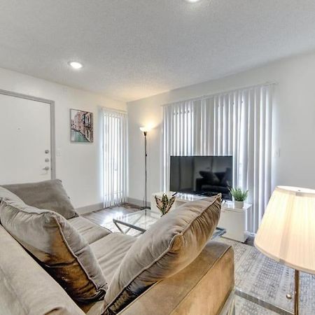 Lux Suite /King Bed /Free Parking/Pool/First Floor Houston Eksteriør bilde