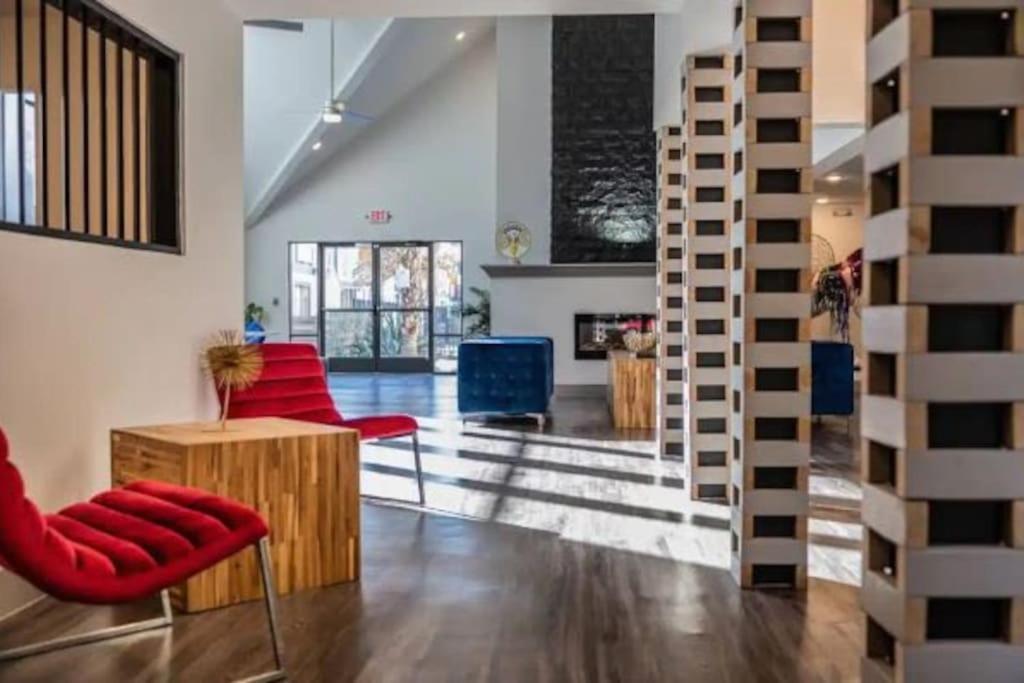 Lux Suite /King Bed /Free Parking/Pool/First Floor Houston Eksteriør bilde